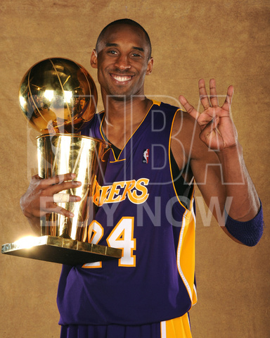 Kobe_Bryant_G5_Finals-bowl_NBA_2009